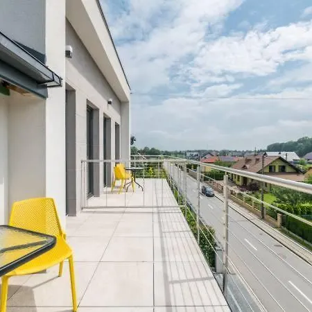 Kasztanowa アパート ザトル