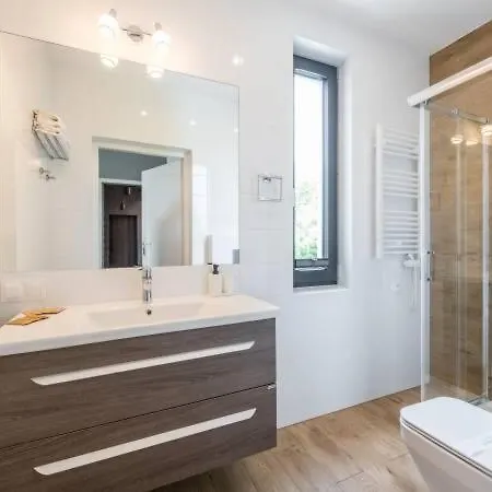 Kasztanowa アパート ザトル